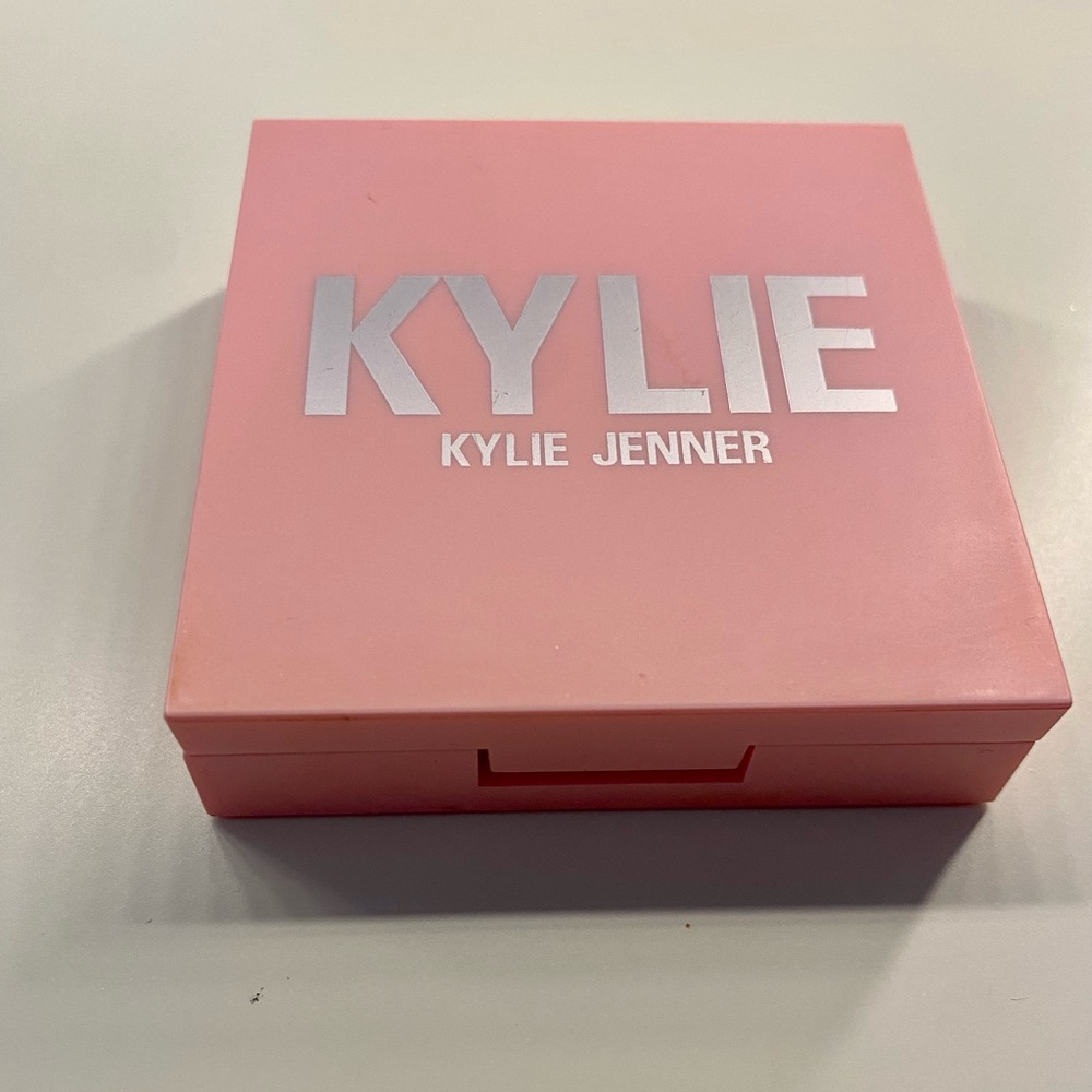 Kylie Cosmetics Highlighter (Cheers Darling)